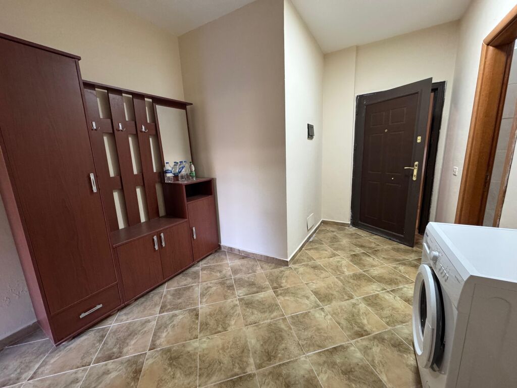 Shitet Apartament 1+1