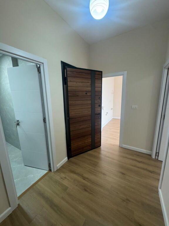 In vendita, Appartamento 1+1, Via Kavaja, Tirana. UNA75206