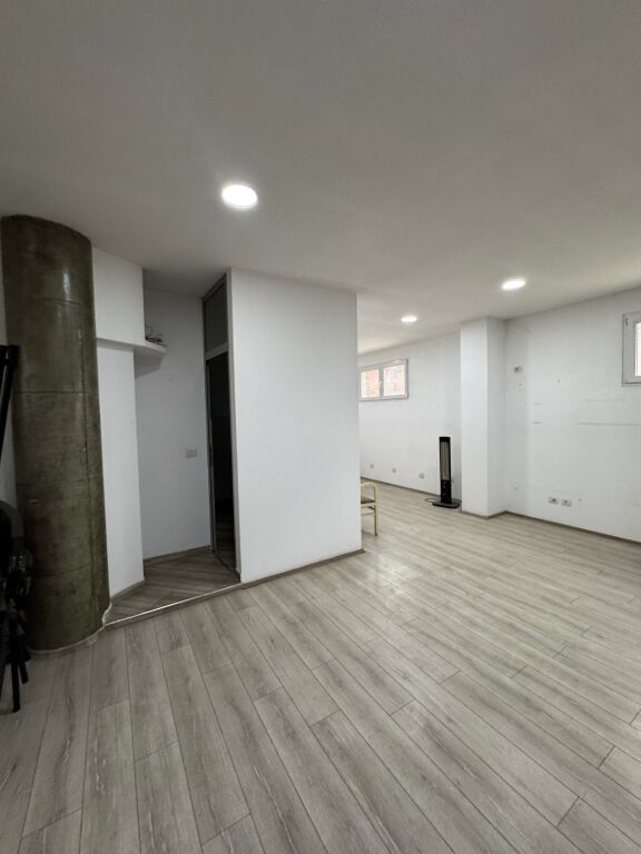 Paskuqan , Business premises for rent