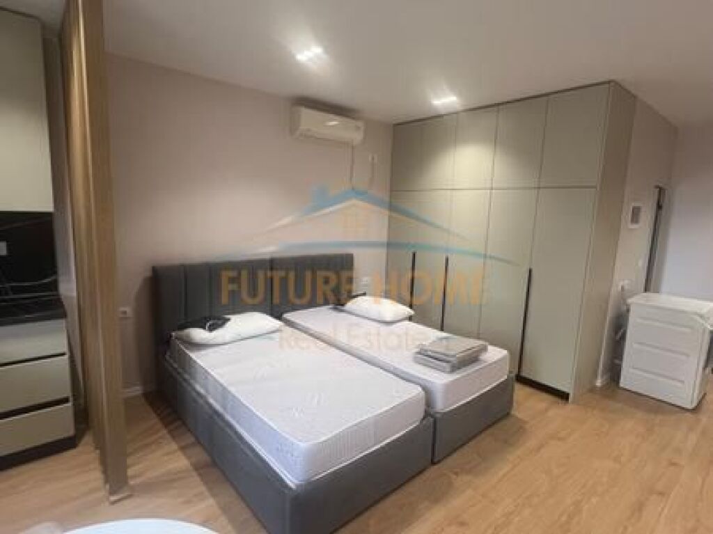 Affitto, Monolocale, Myslym Shyr