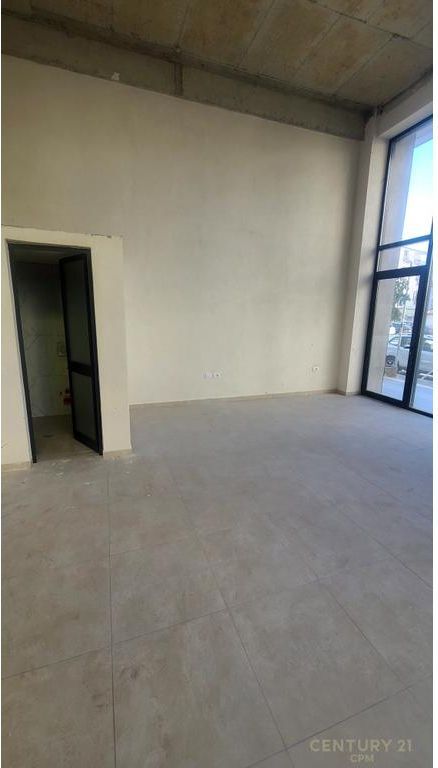 Negozio in affitto in via Dibres - Di fronte al complesso Halili