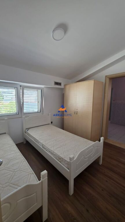 SHITET VILE 4 KATESHE "KODRA E PRIFTIT" 560.000 EURO