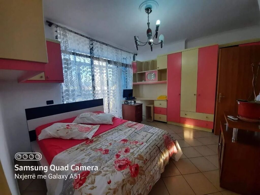 APARTAMENT ME QERA 3+1+2+3 RRUGA E KAVAJES 100.000 LEKE FH-97267