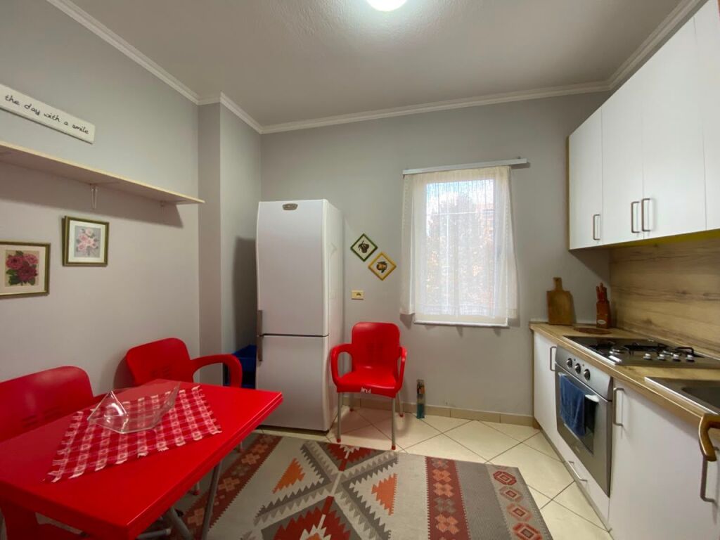 Apartament 2+1+2 me Qera , Pazari i Ri