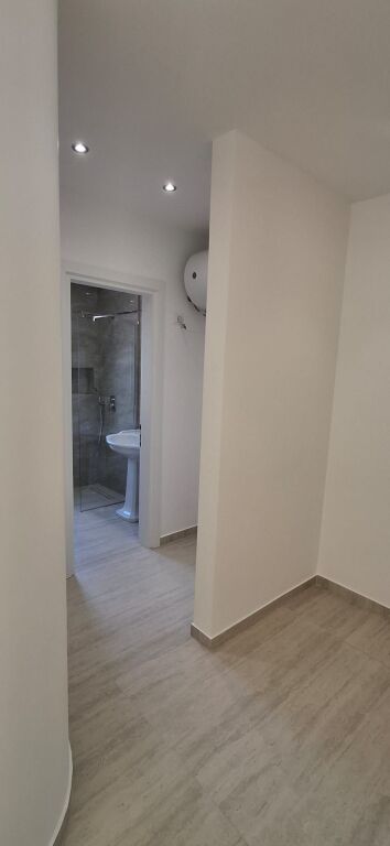 🏢 *AMBIENT ZYRE ME QIRA – PRANË RRUGËS SË KOSOVARËVE, TEK LE BON