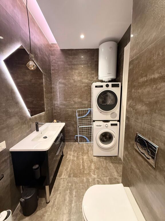 Apartament 1+1 per qera Rruga e Kosovarve !