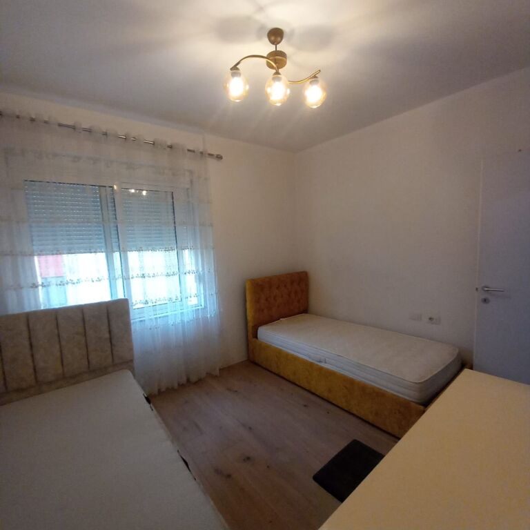 🏢Yzberisht,prane Pasticeri Nela 6 jepet me qera apartament 2+1+2,i mobiluar 55,000LEKE