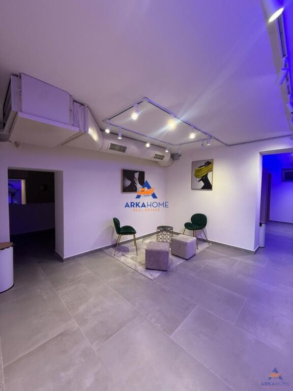LOCALE COMMERCIALE DI 130 M2 IN AFFITTO "VASIL SHANTO, VICINO ALL'INCROCIO" 1500 EURO