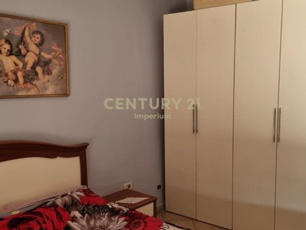 Apartament 2+1 për Qira në Kombinat!