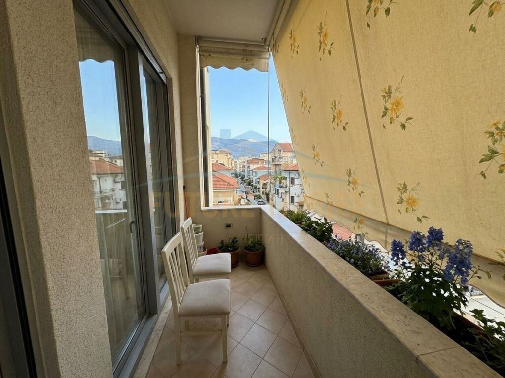 Rent, Apartment 2+1+2, Pazari i Ri.