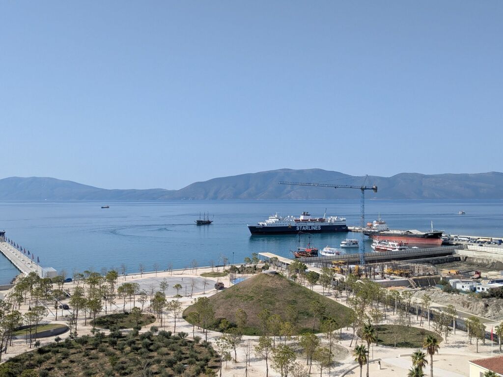 AFFITTASI APPARTAMENTO 1+1 SUL LUNGOMARE DI VLORE