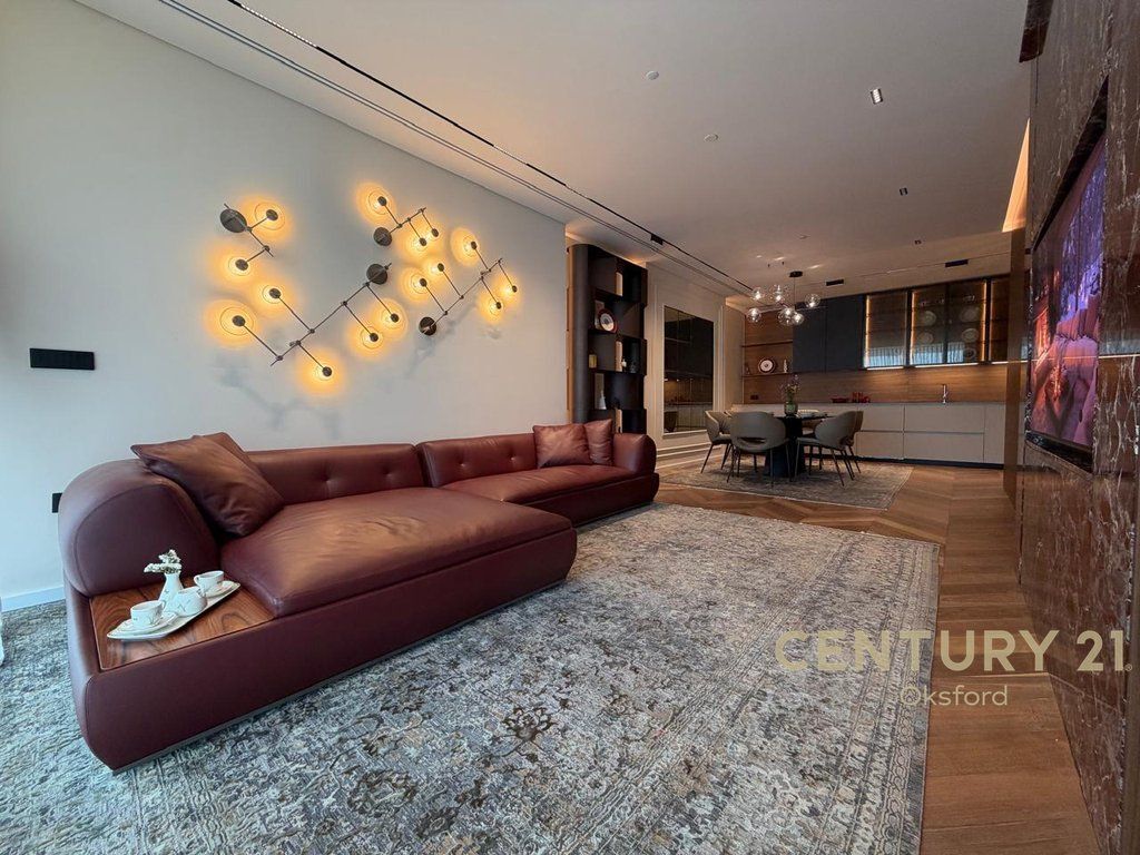 Shesim Apartament Luksoz 2+1 + Post Parkimi tek “Down Town Tirana” ,ne Rrugen e Elbasanit me pamje nga Stadiumi “Air Albania”!
