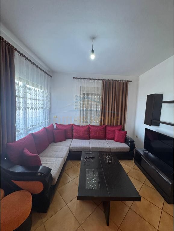 Shitet , Apartament 2+1, Rruga Shefqet Kuka , Fresk