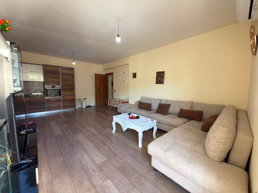 🏡 **SHITET APARTAMENT 2+1 – VLORË** 🌊