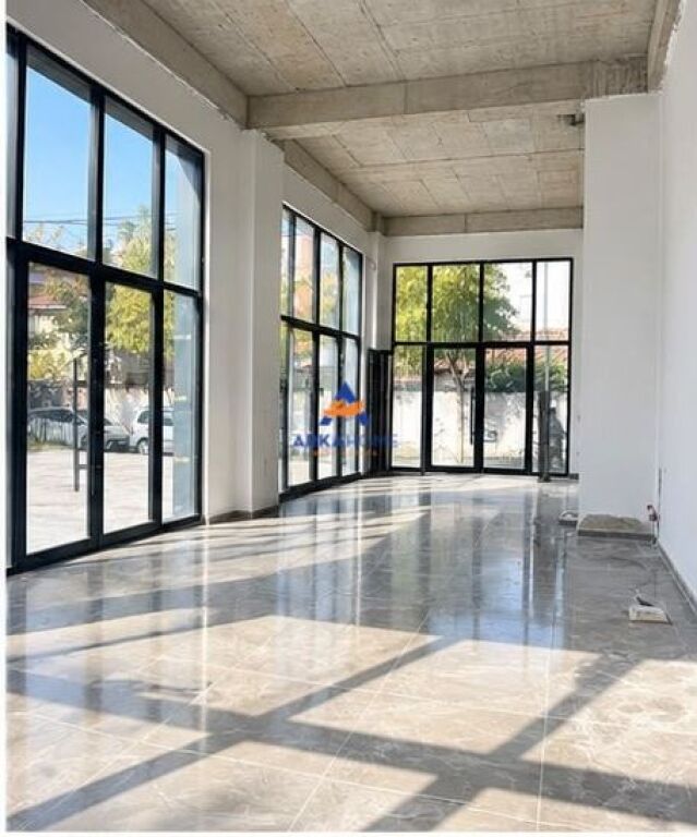 LOCALE COMMERCIALE IN AFFITTO 160M2 "PAZARI I RI" 3500 EURO