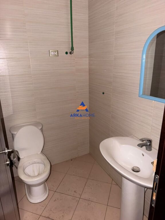 “EKSKLUZIVE” JEPET ME QERA AMBIENT BIZNESI+VERANDË 150 M2 "NE YZBERISHT" 1500 EURO