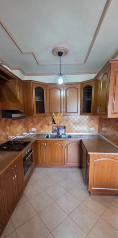 JEPET APARTAMENT 2+1+BLK ME QIRA TE RRUGA E DIBRES 55.000 LEKE