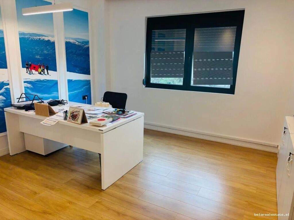 Zyre Me Qera 3+1 tek Blloku (ID BZ21065) Tirane