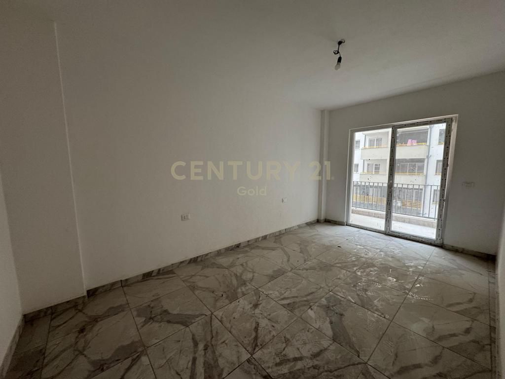 Jepet me Qira apartament 2+1+2 tek Kompleksi Aura, Laprake
