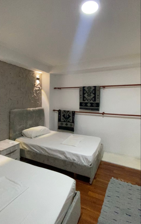 Jepet me qira apartament 2+1 brenda Kalasë së Tiranës.