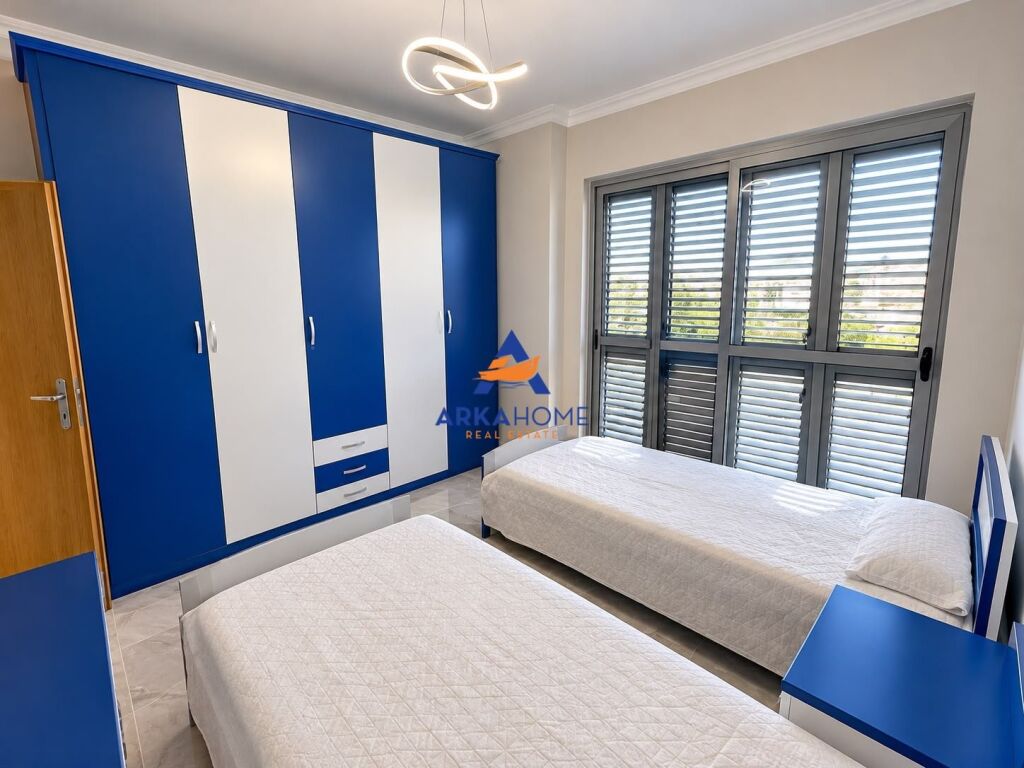 SHITET APARTAMENT 3+1+2 BALLKONE "KRISTAL CENTER, TE RRETHRROTULLIMI I SELITES" 270.000 EURO