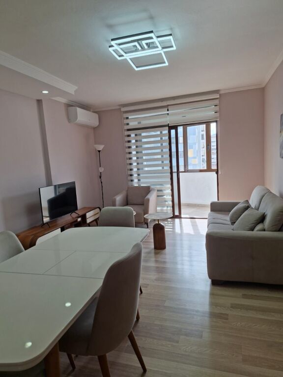 Jepet me qira 1+1 Perballe Delijorgjit 600 mije leke