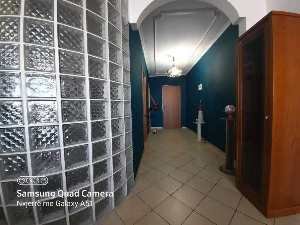 APARTAMENT ME QERA 3+1+2+3 RRUGA E KAVAJES 100.000 LEKE FH-97267