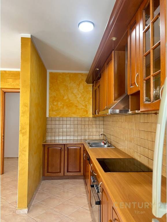 Apartament 3+1+2 tualete me qira te Zogu i Zi. 1,200 € /Muaj