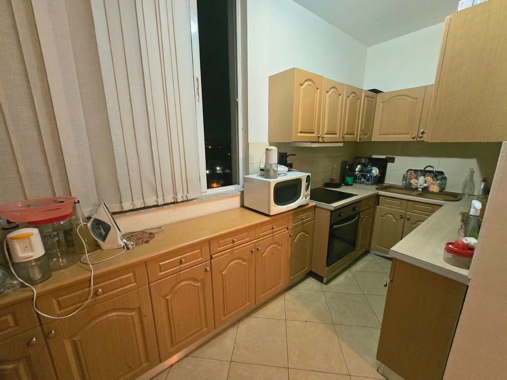Shitet apartament 2+1+2 tek Shkolla e Kuqe
