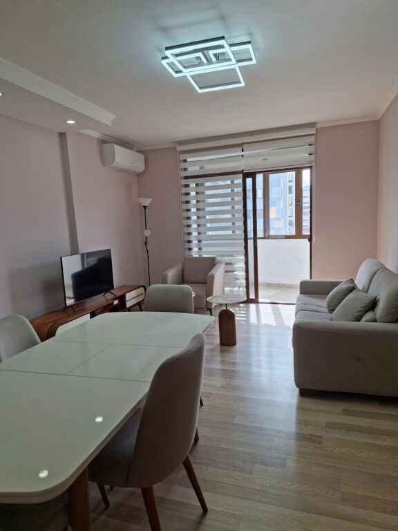 Jepet me qira 1+1 Perballe Delijorgjit 600 mije leke