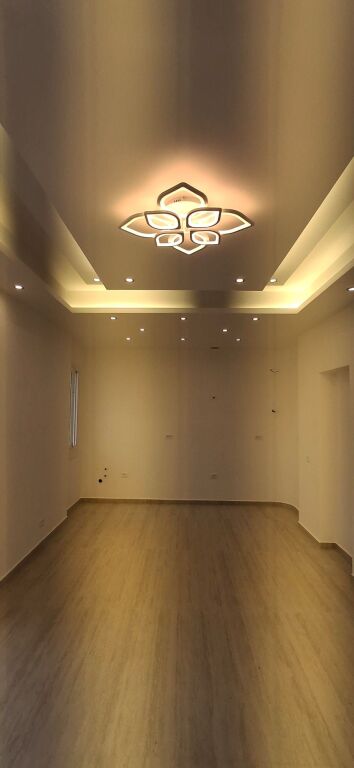 🏢 *AMBIENT ZYRE ME QIRA – PRANË RRUGËS SË KOSOVARËVE, TEK LE BON