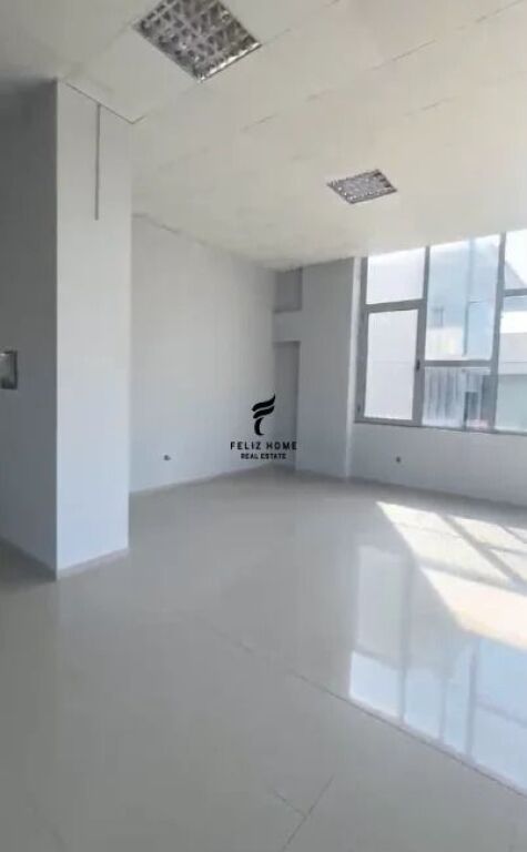 MAGAZINE ME QERA 200 M2 AUTOSTRADA TIRANE -DURRES 100.000 LEKE FH-97164