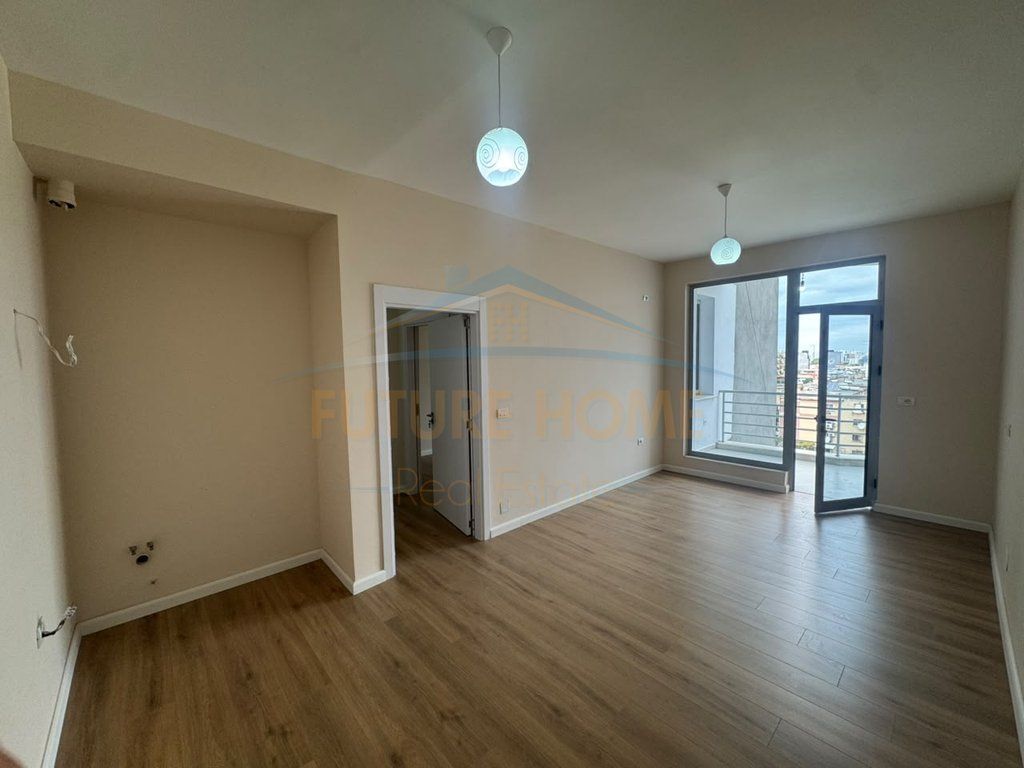 Shitet, Apartament 1+1, Rruga e Kavajes, Tirane.