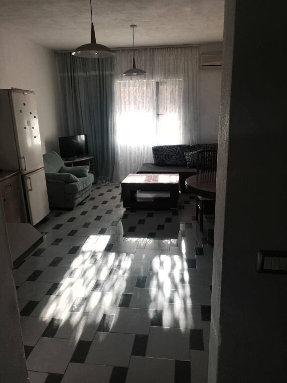 Apartament 1+1 me qera tek Zogu i Zi ( 33,000 leke)
