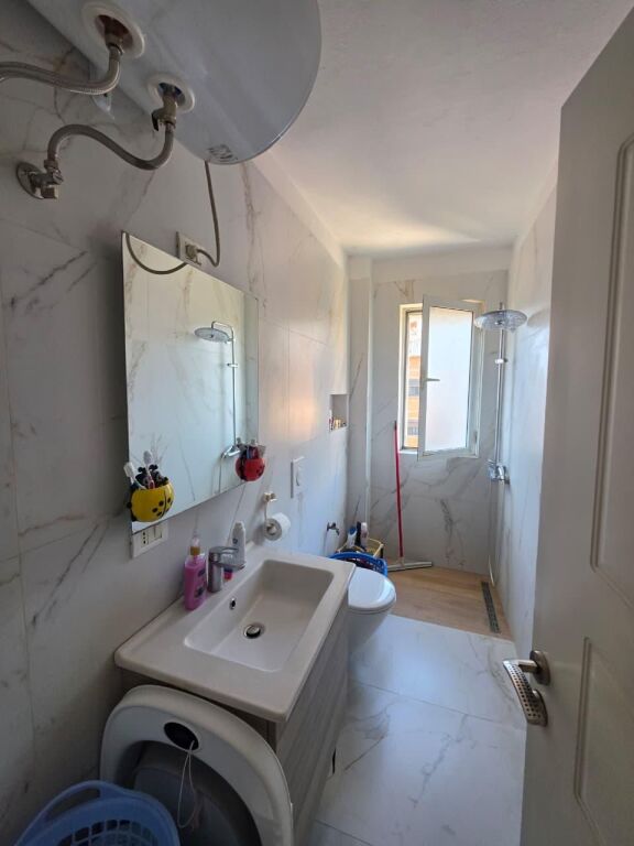 Shitet Apartament 1+1 Qender ,Siri Kodra