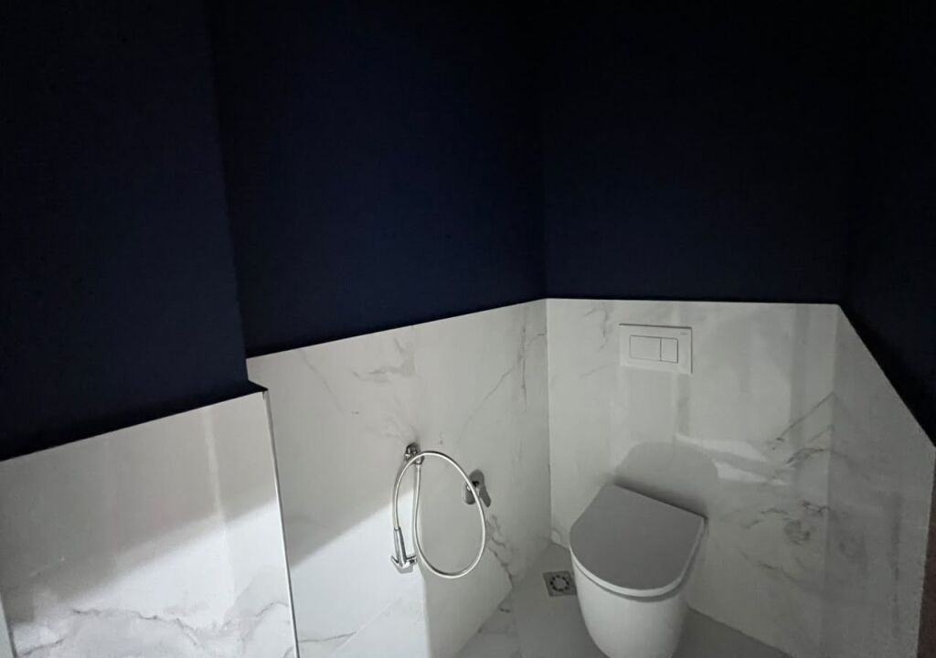 AMBIENT ZYRE ME QERA – LIQENI I THATË 🏢