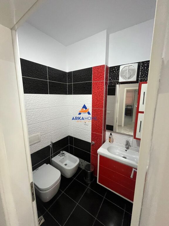 JEPET APARTMENT ME QERA 3+1+2 BALLKONE "SELITE" 80.000 LEKE