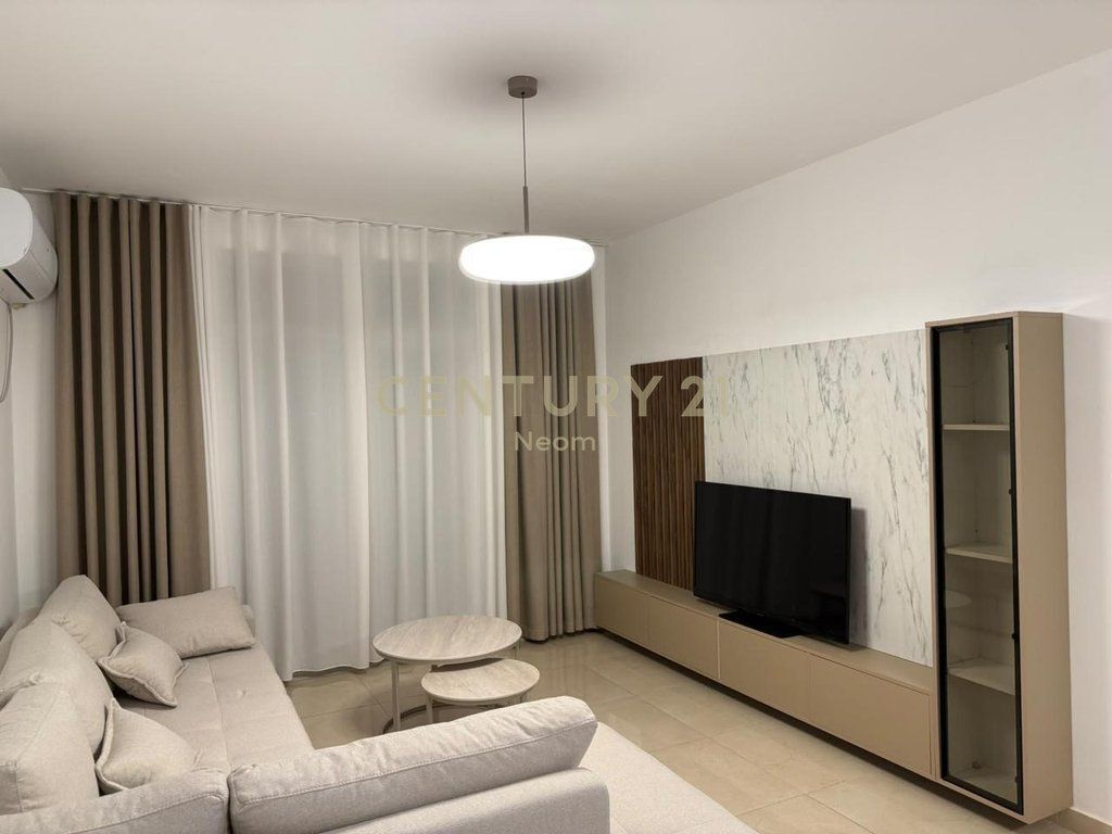 Jepet me qira apartament 2+1 prane Fakultetit te Mjekesise.