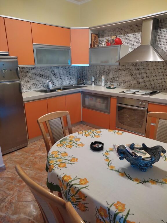 Shitet Apartament