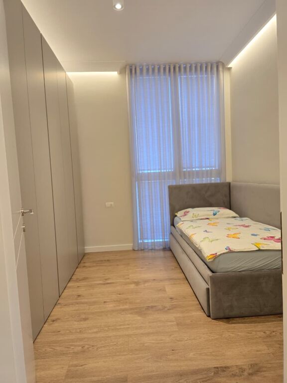 APARTAMENT 2+1+PARKIM  ME QIRA –  PRANE URES SE NISHARAKUT