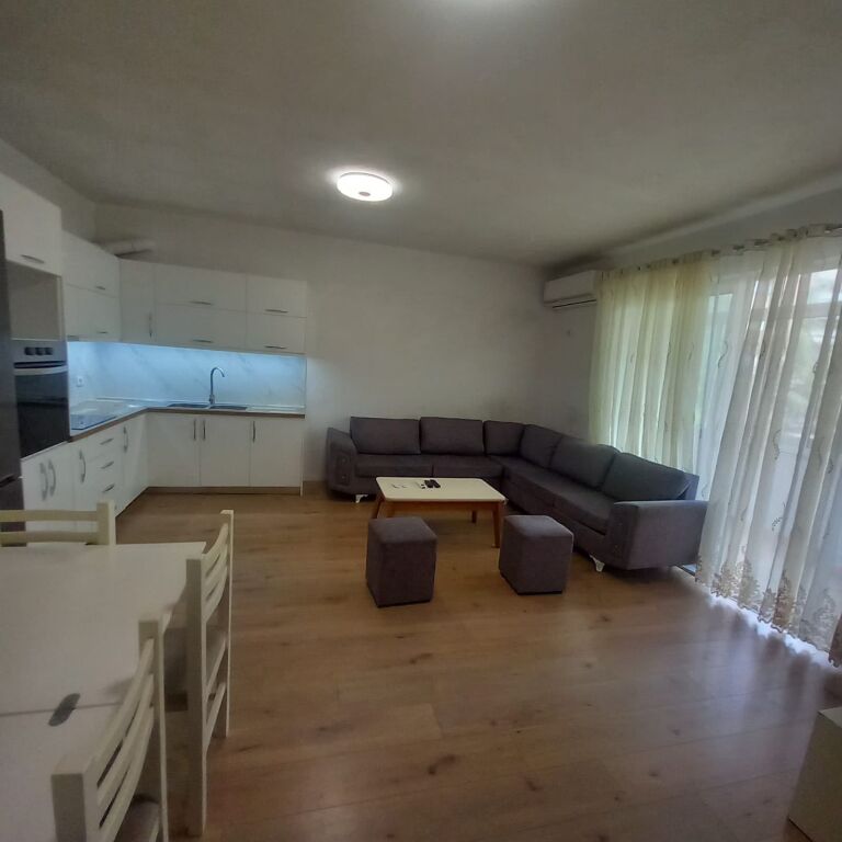 🏢Yzberisht,prane Pasticeri Nela 6 jepet me qera apartament 2+1+2,i mobiluar 55,000LEKE