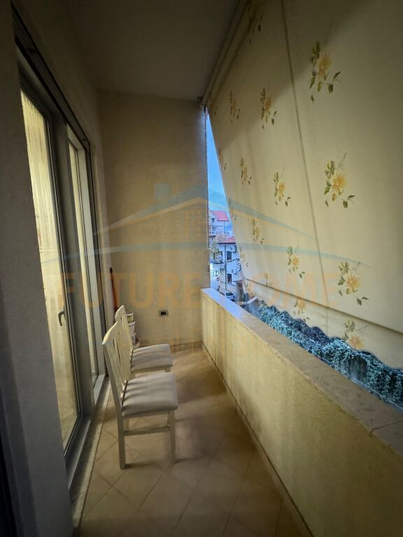 Qera, Apartament 2+1+2, Pazari i Ri. UNA46710