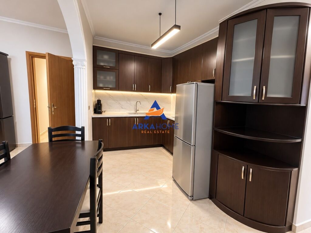 SHITET APARTAMENT 3+1+2 BALLKONE "KRISTAL CENTER, TE RRETHRROTULLIMI I SELITES" 270.000 EURO