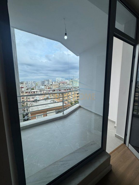 Shitet, Apartament 1+1, Rruga e Kavajes, Tirane.