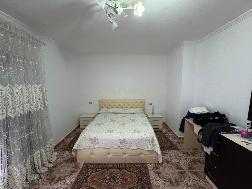 SHITET APARTAMENT 2+1 ME GARAZHD, DURRES !