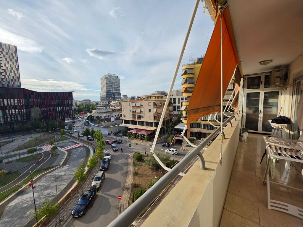 Jepet me Qira Apartament 115 m² për Zyrë / Biznes- Cmimi=2000 Euro
