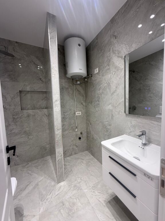 Shitet Apartament 1+1 📍 Selitë, pranë Supermarket Xhangollit