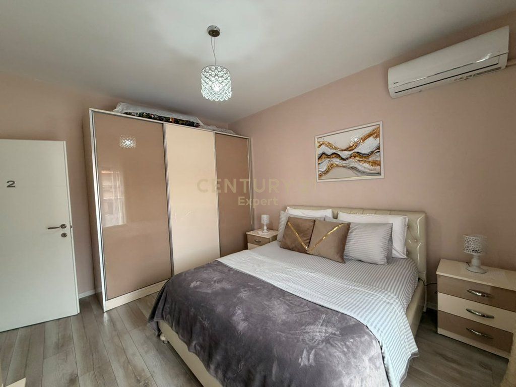 JAPIM ME QIRA APARTAMENT 2+1 NE QENDER TE TIRANES!