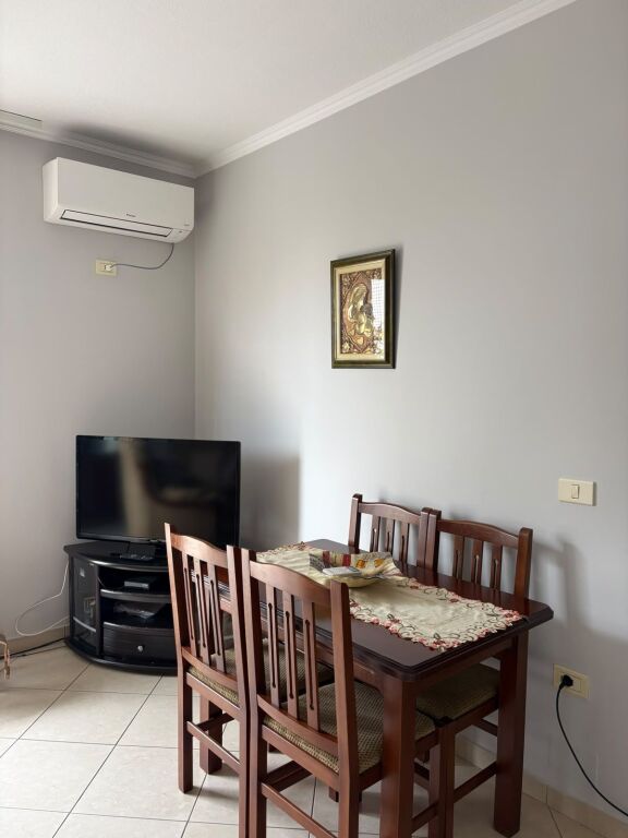 Apartament me qera 2+2+2+ambient gatime me vehte 📍Pazari Ri, rruga Hoxha Tahsin, prane sheshit Avni Rustemi