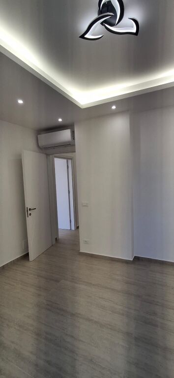 🏢 *AMBIENT ZYRE ME QIRA – PRANË RRUGËS SË KOSOVARËVE, TEK LE BON